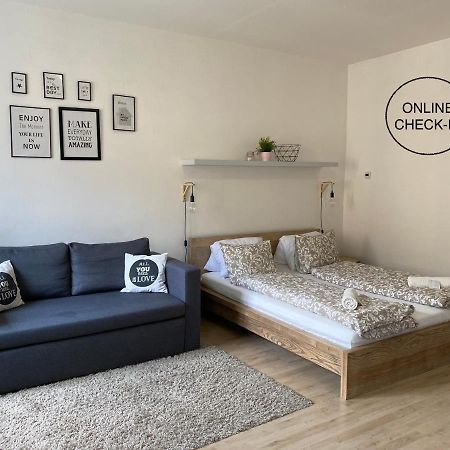Satys Apartments Острава Экстерьер фото